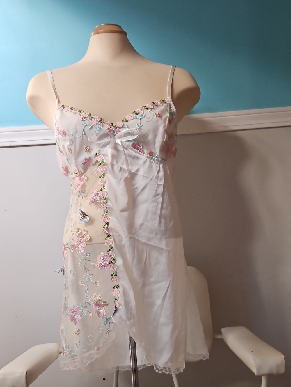 Women's Floral Embroidered Satin Chemise Slip - White/Pastel